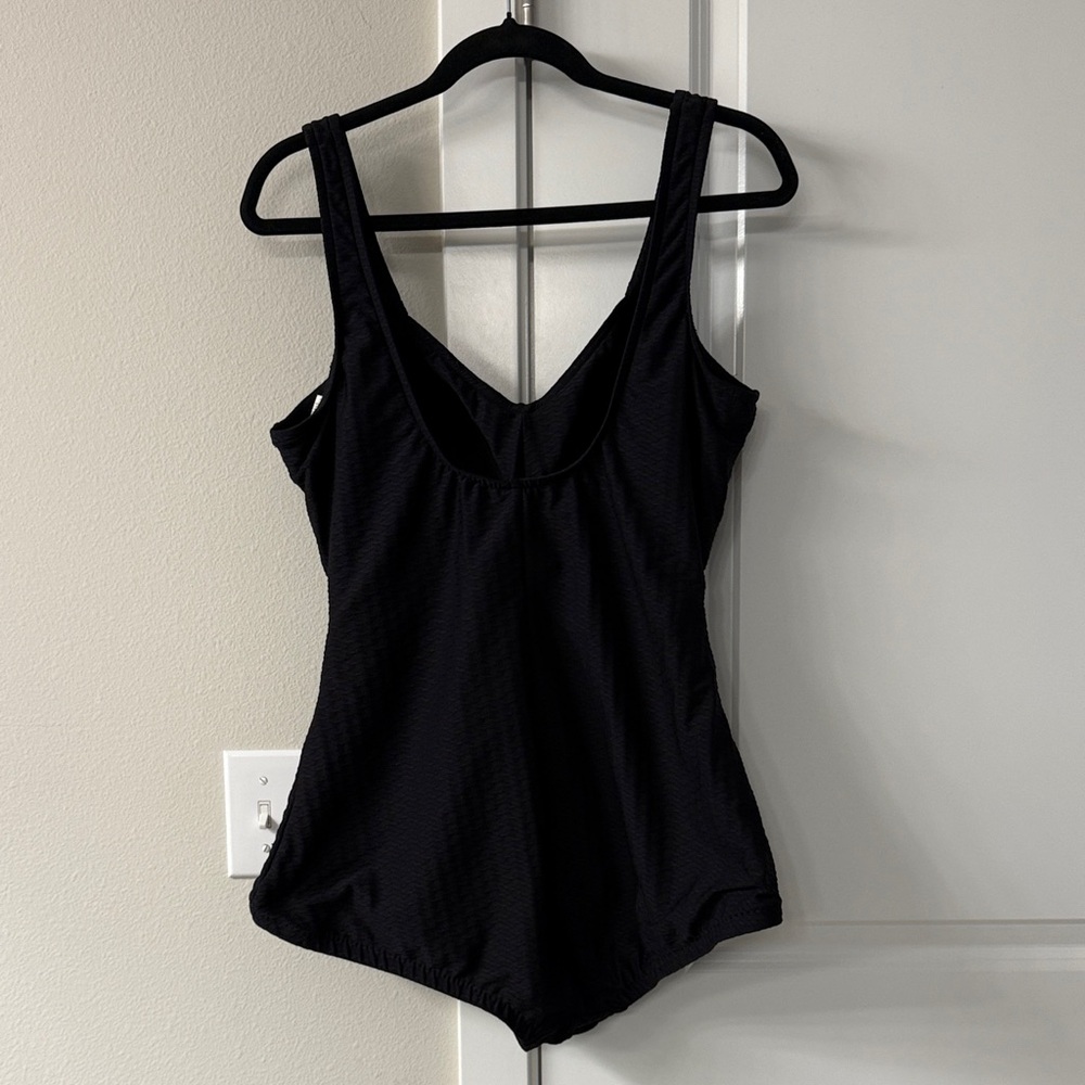 Maxine of Hollywood Elegant Black Ruched One Piece - Picture 2 of 4